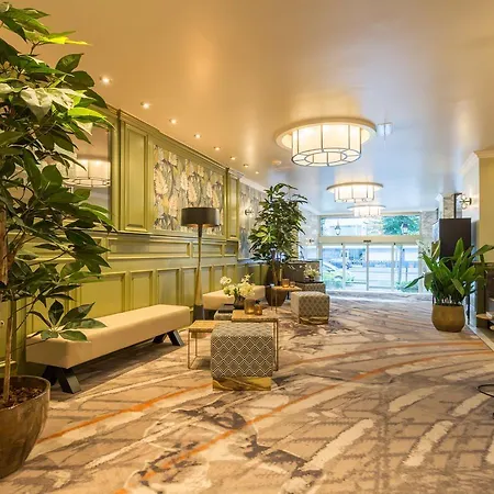 Leonardo The Plaza 4*