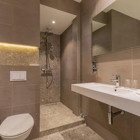 מלון Leonardo The Plaza 4*