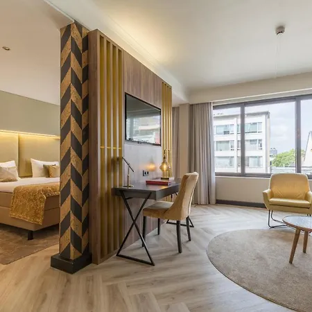 Leonardo The Plaza Hotel 4*